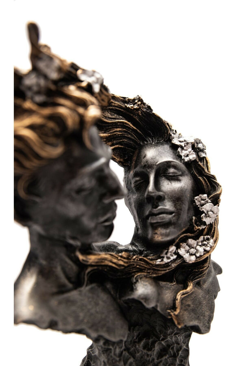 Love Couple Sculpture